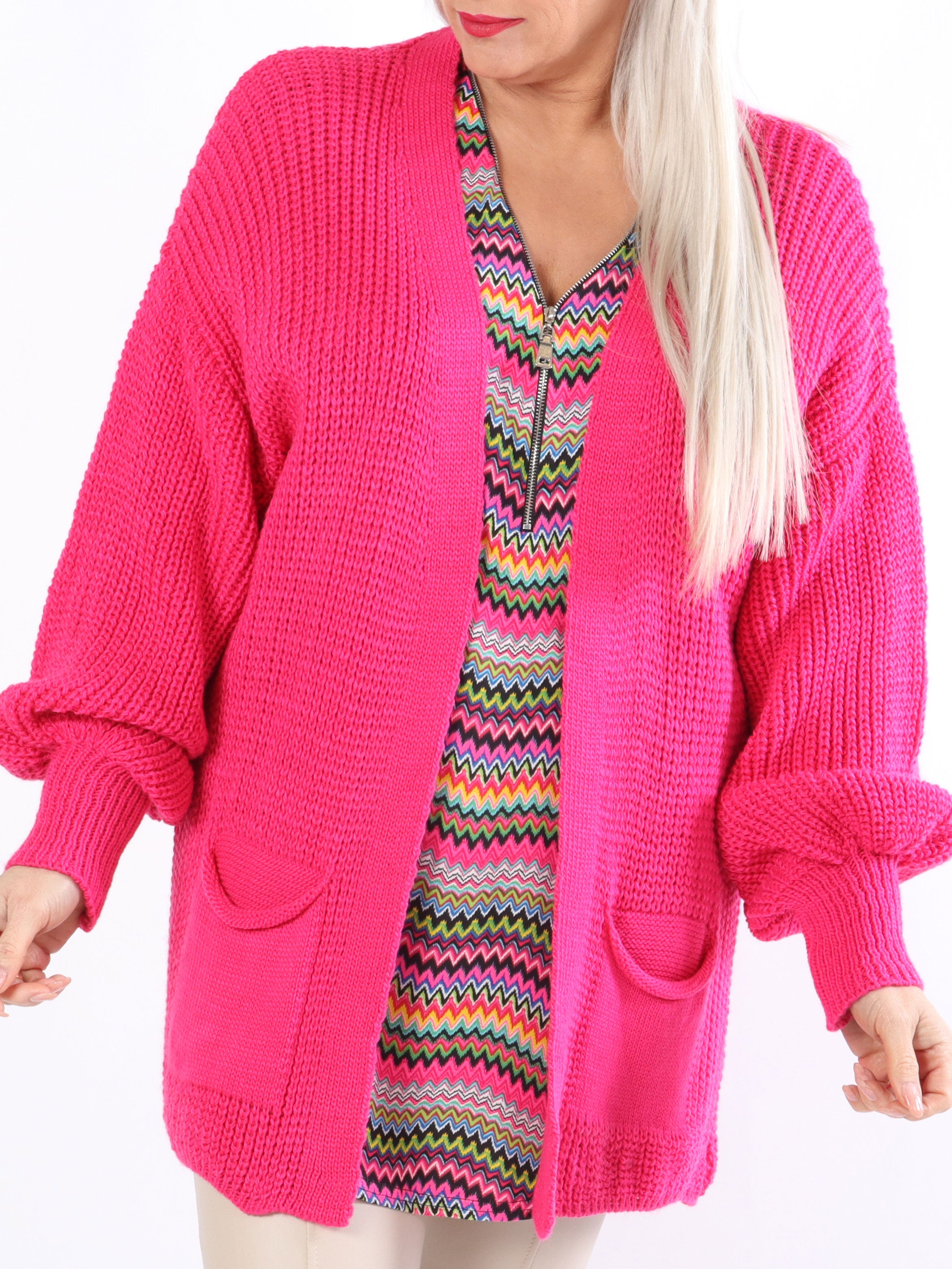 Sally Short - Söt stickad plus size kofta med ballongärmar